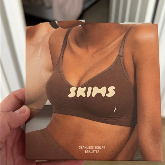 SKIMS Clay Seamless Sculpt Bralette - Picture 3 of 8